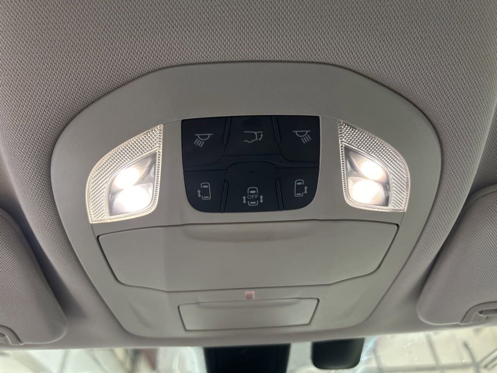 Used 2017 Chrysler Pacifica Touring-L image 38