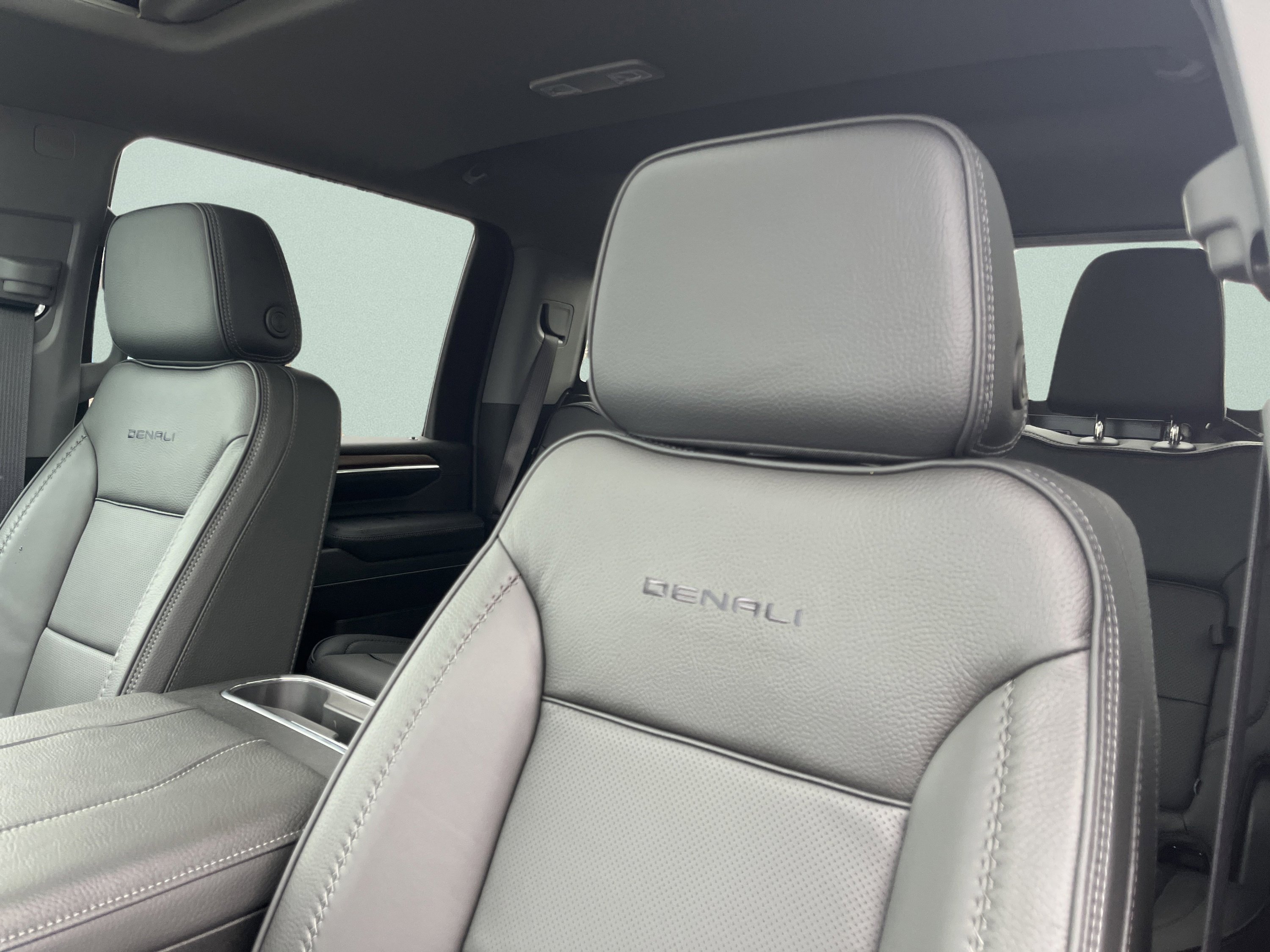 New 2026 GMC Sierra 2500 Denali w/ Denali Reserve Package image 13