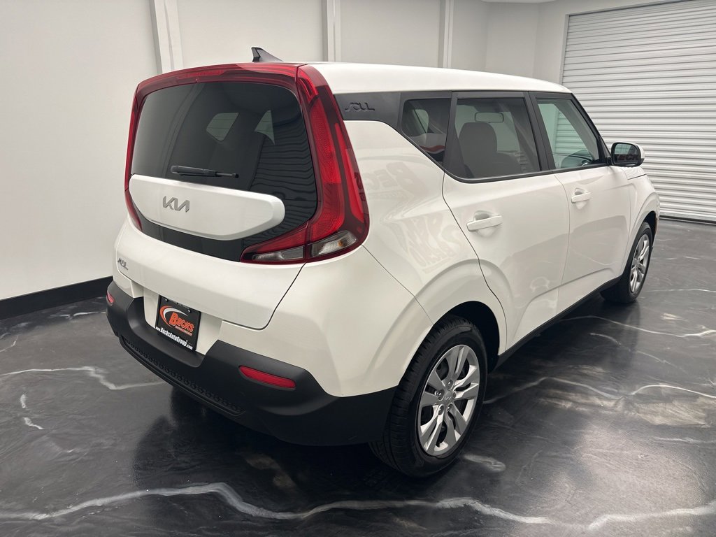 Used 2022 Kia Soul LX image 3