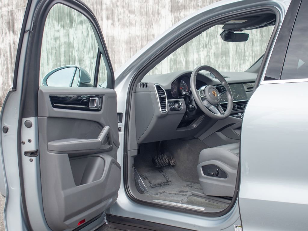 Used 2022 Porsche Cayenne AWD/4WD image 11