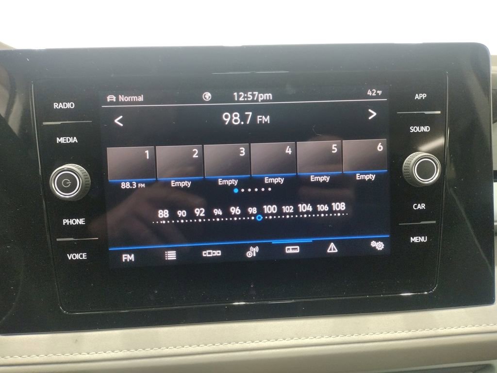 New 2025 Volkswagen Taos SE image 26