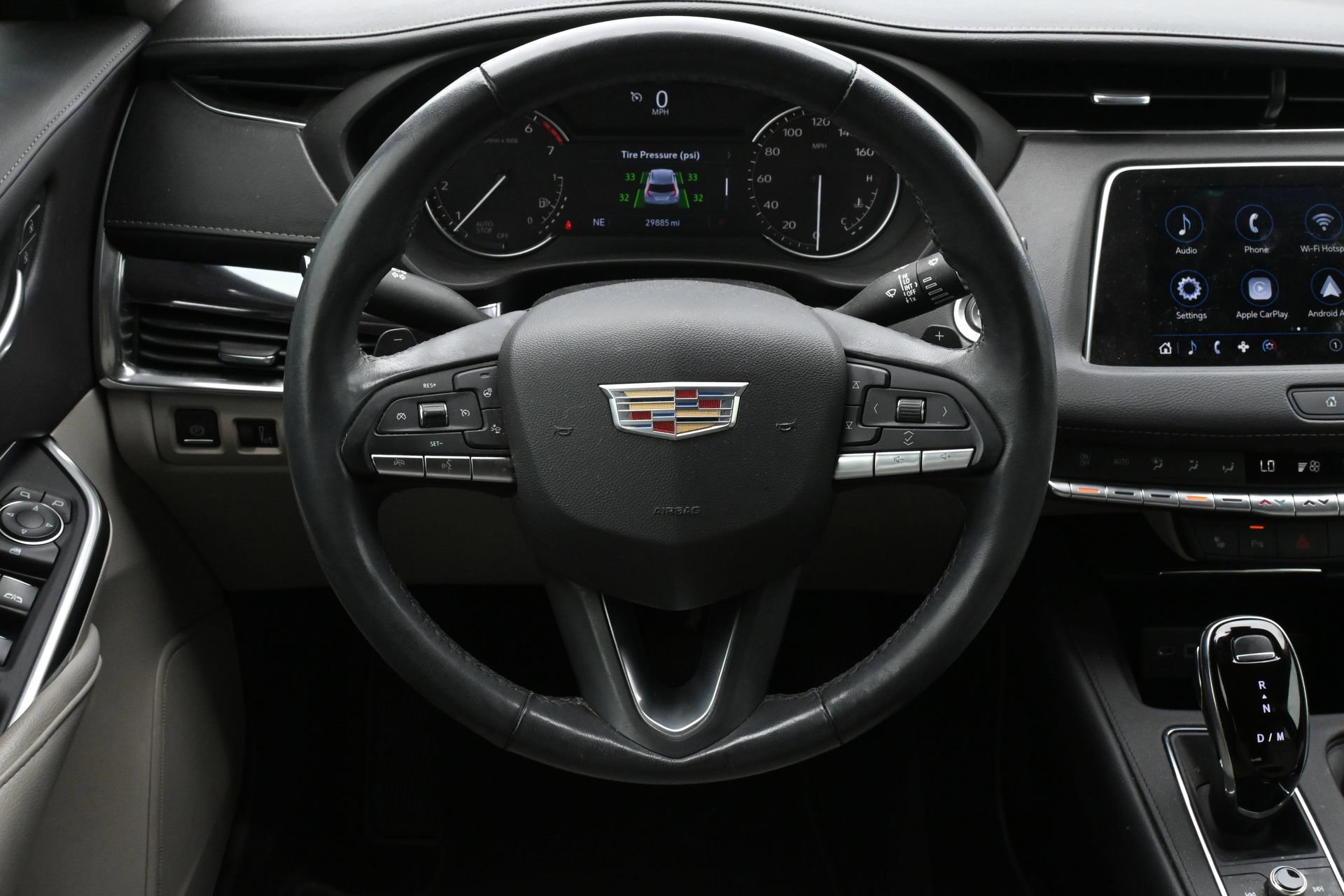 Used 2023 Cadillac XT4 Luxury w/ Cold Weather Package FWD image 10