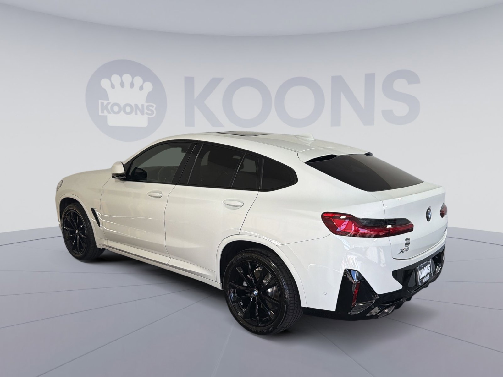 Used 2025 BMW X4 xDrive30i w/ Premium Package image 4