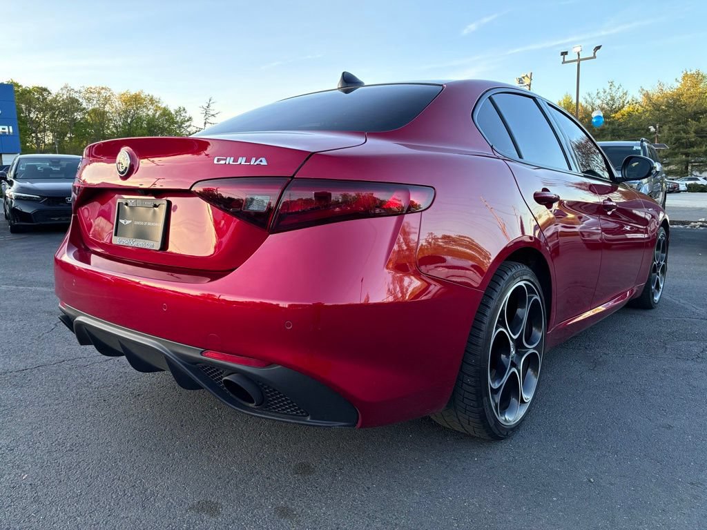 Used 2022 Alfa Romeo Giulia Veloce AWD/4WD image 7