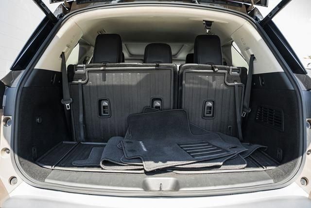 Used 2024 Nissan Pathfinder Platinum w/ Black Appearance Package image 13