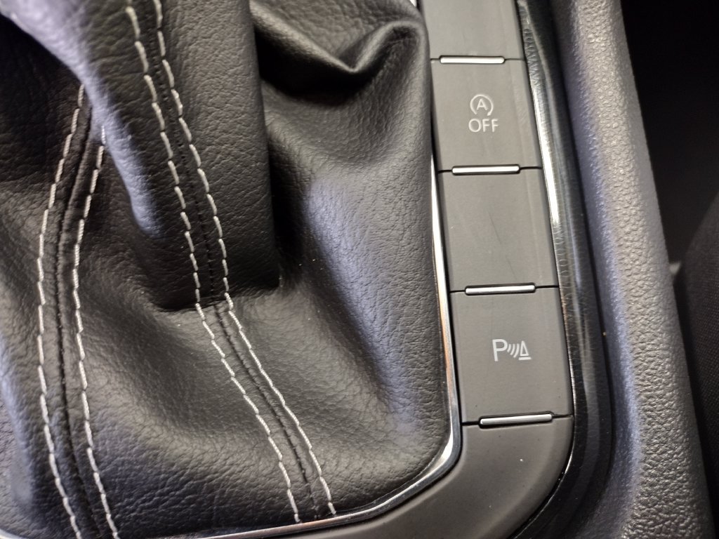 Used 2025 Volkswagen Taos SE AWD/4WD image 32