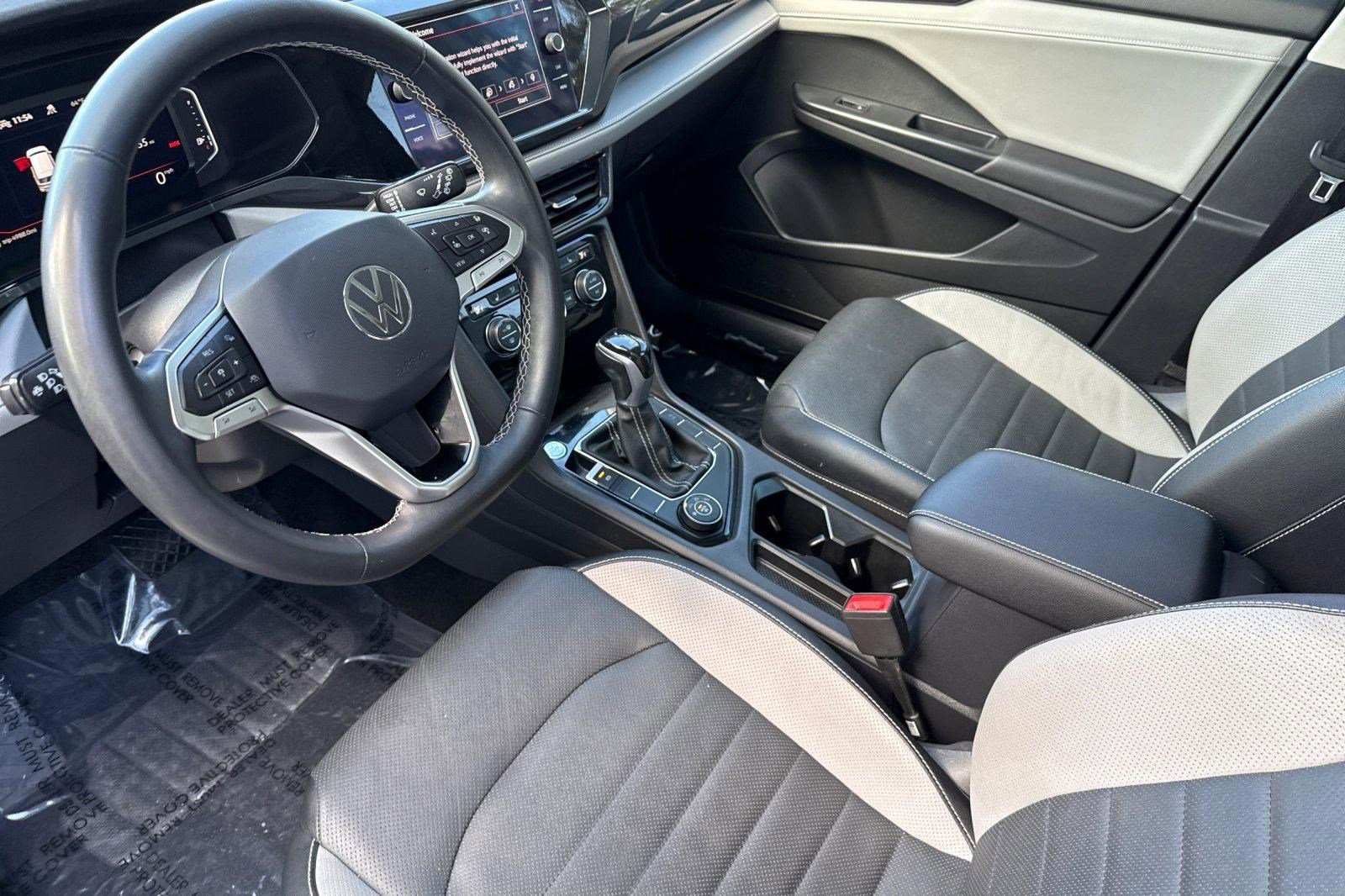 Used 2022 Volkswagen Taos SEL image 4