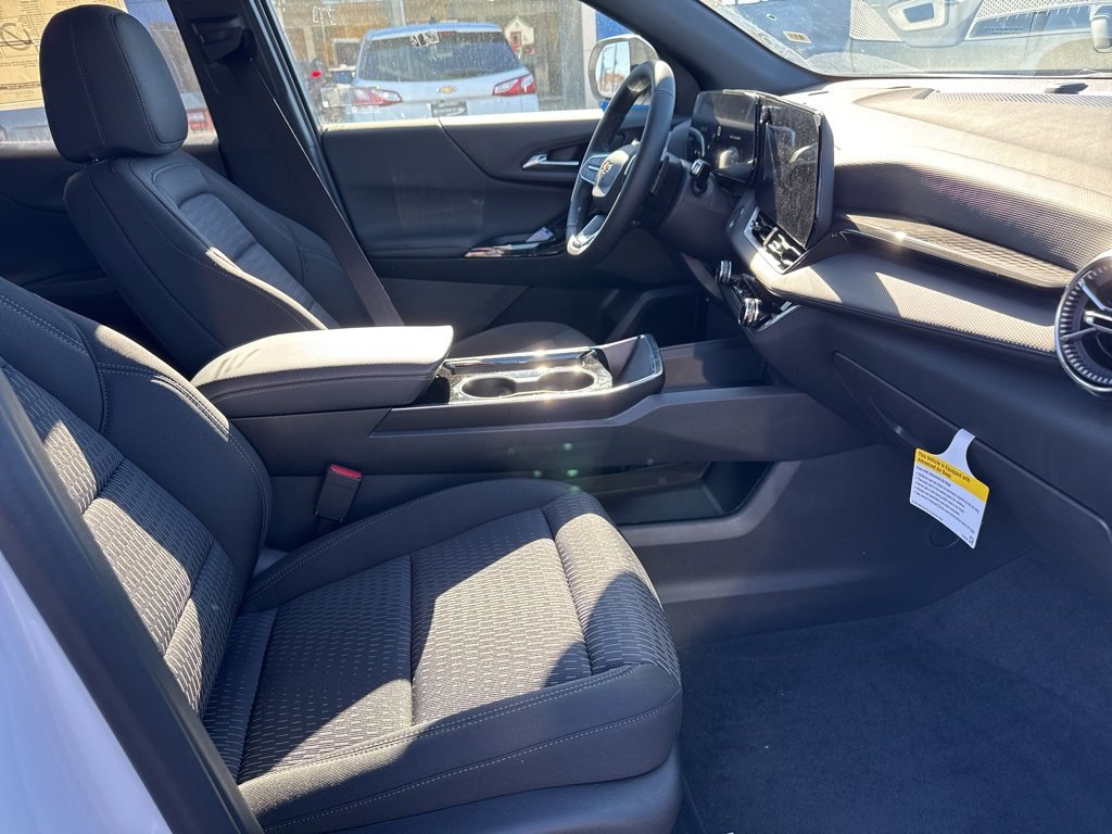 New 2025 Chevrolet Equinox LT w/ Safety and Technology Package image 13