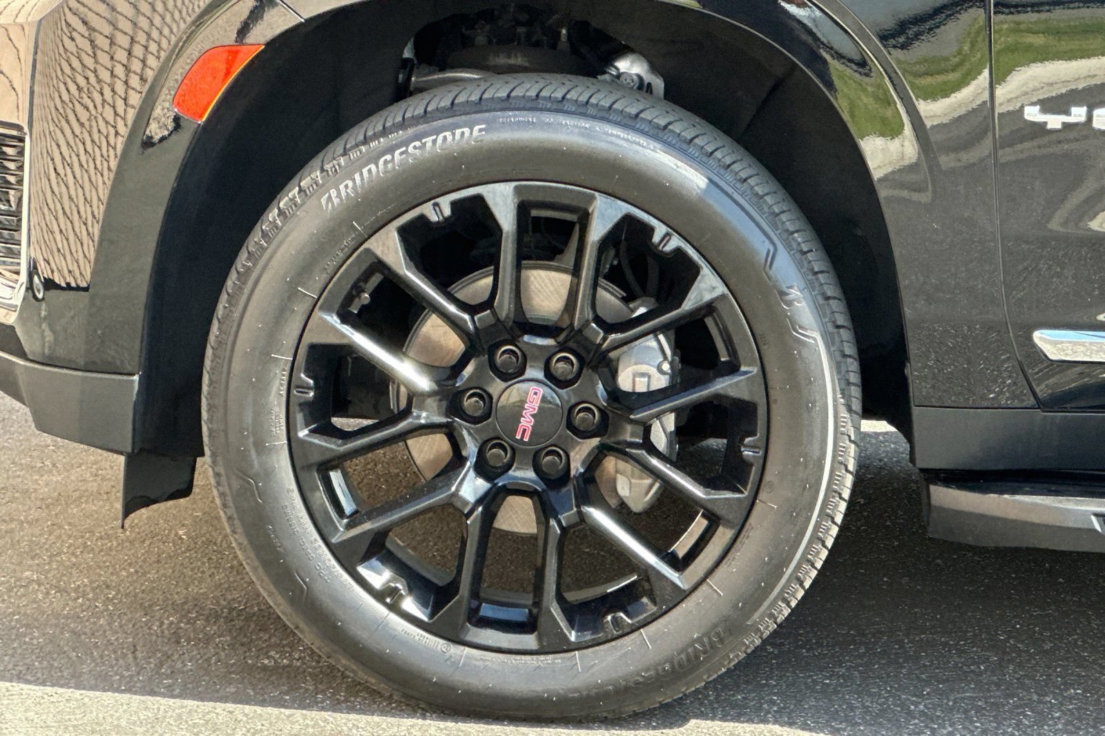 Certified 2023 GMC Yukon SLT w/ SLT Premium Package AWD/4WD image 29