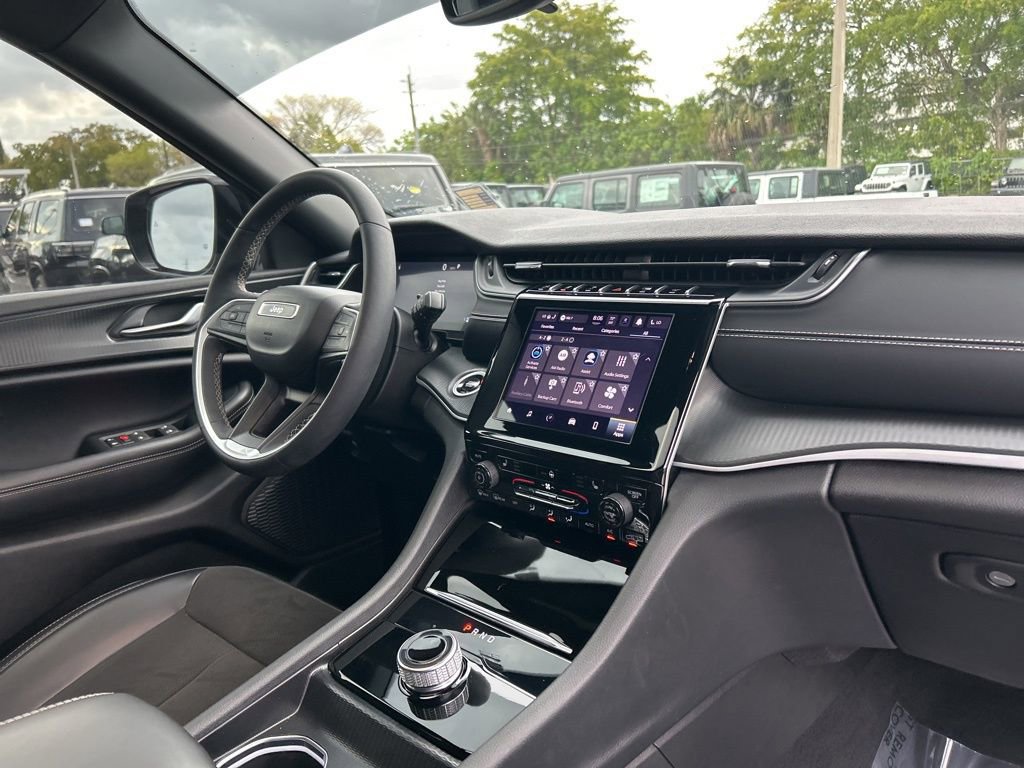 Used 2024 Jeep Grand Cherokee L Altitude AWD/4WD image 26