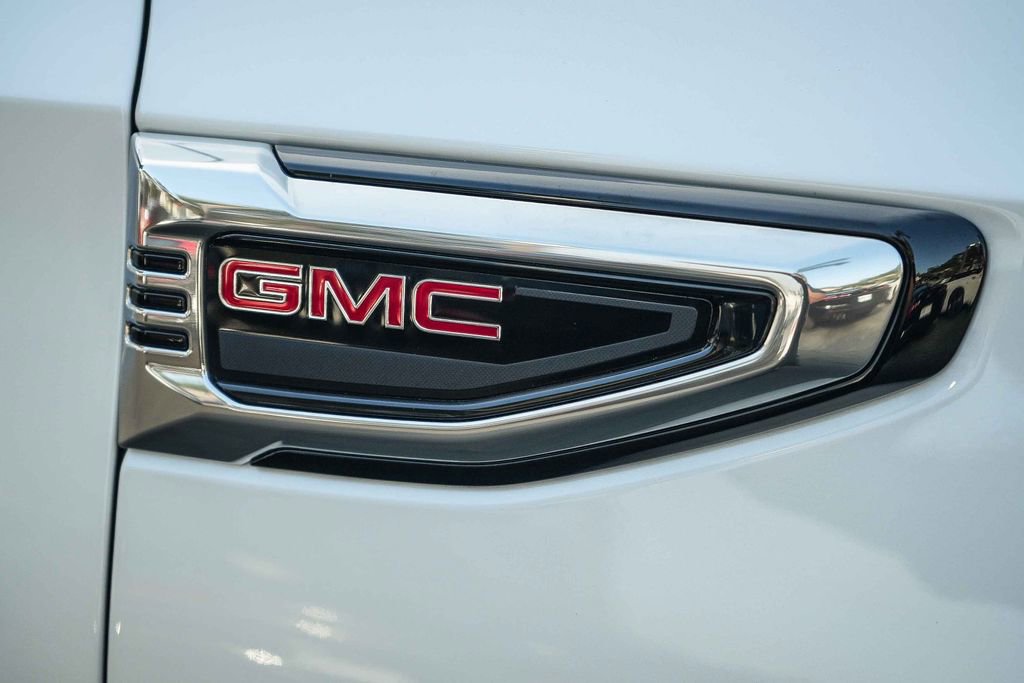 Used 2025 GMC Yukon XL Denali w/ Sun & Power Step Package image 10