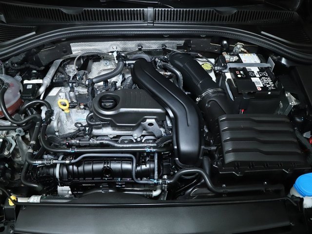 Used 2025 Volkswagen Jetta SE w/ Sunroof Package image 34