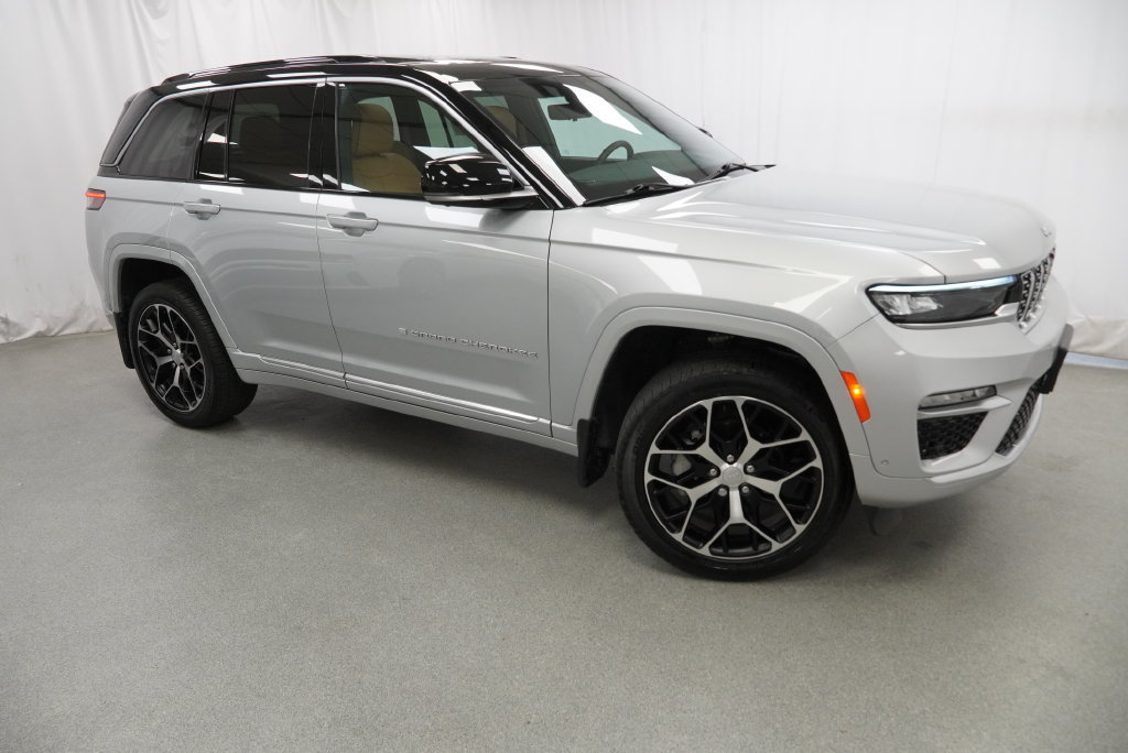 Used 2025 Jeep Grand Cherokee Summit AWD/4WD image 14