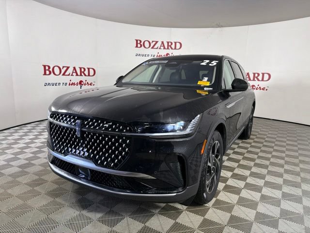 Used 2025 Lincoln Nautilus Premier AWD/4WD image 4