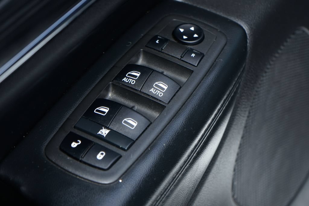 Used 2022 Jeep Grand Cherokee Limited AWD/4WD image 16