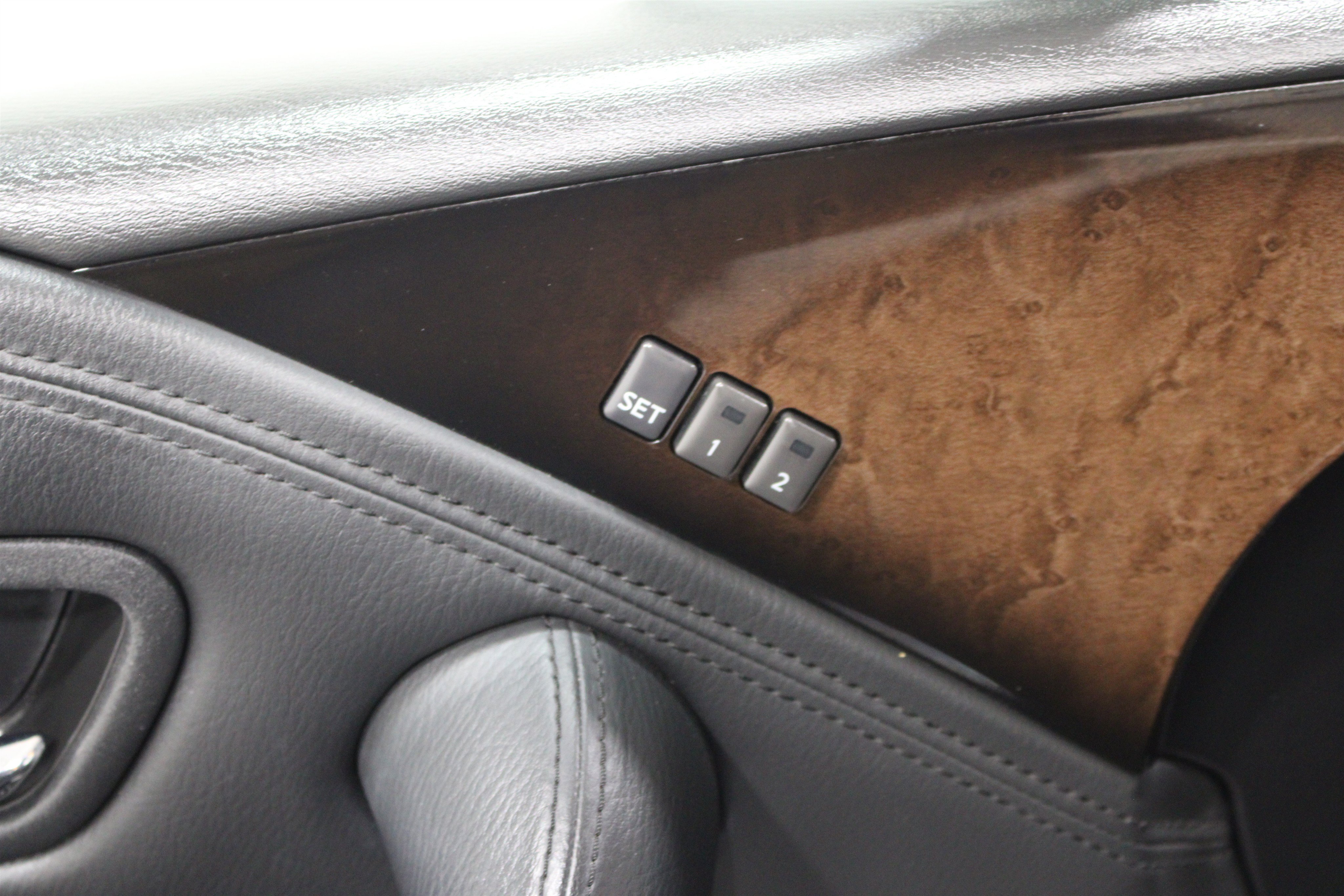 Used 2011 INFINITI QX56 4WD w/ Deluxe Touring Pkg image 8
