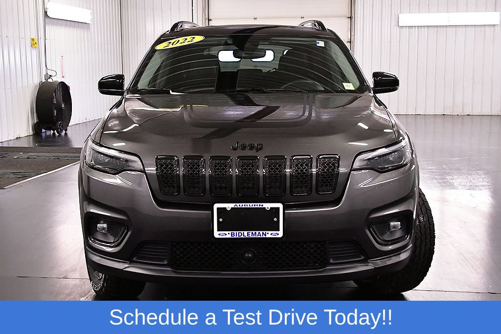 Used 2022 Jeep Cherokee Latitude AWD/4WD image 2