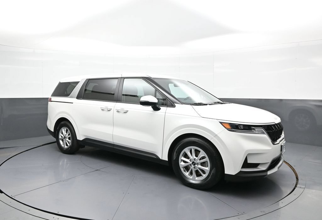 Certified 2024 Kia Carnival LX FWD image 4
