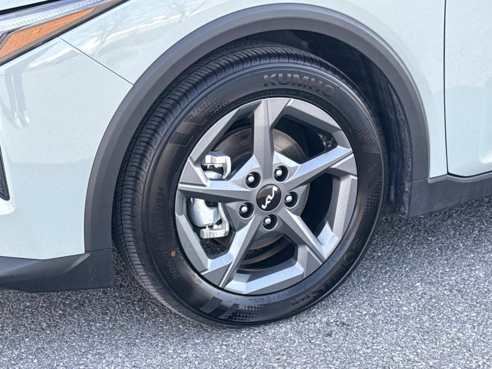 Used 2025 Kia K4 LXS image 29