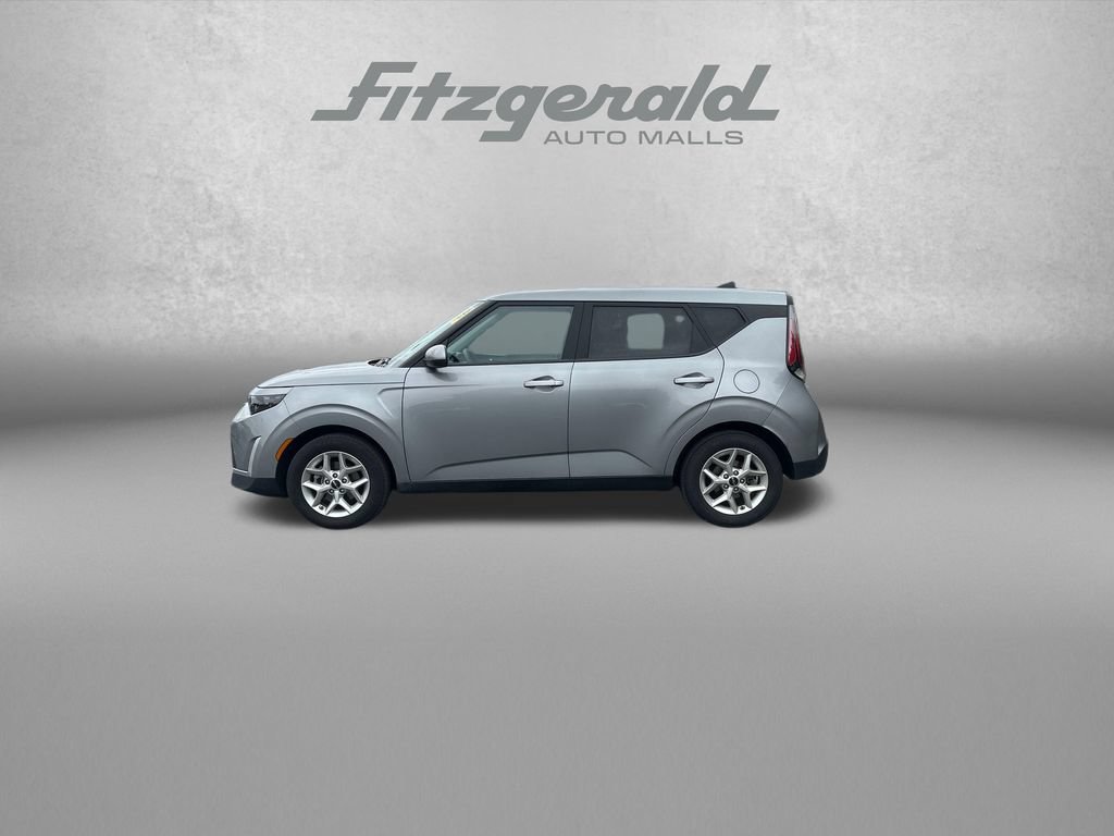 Used 2024 Kia Soul LX w/ Option Group 015 FWD image 4