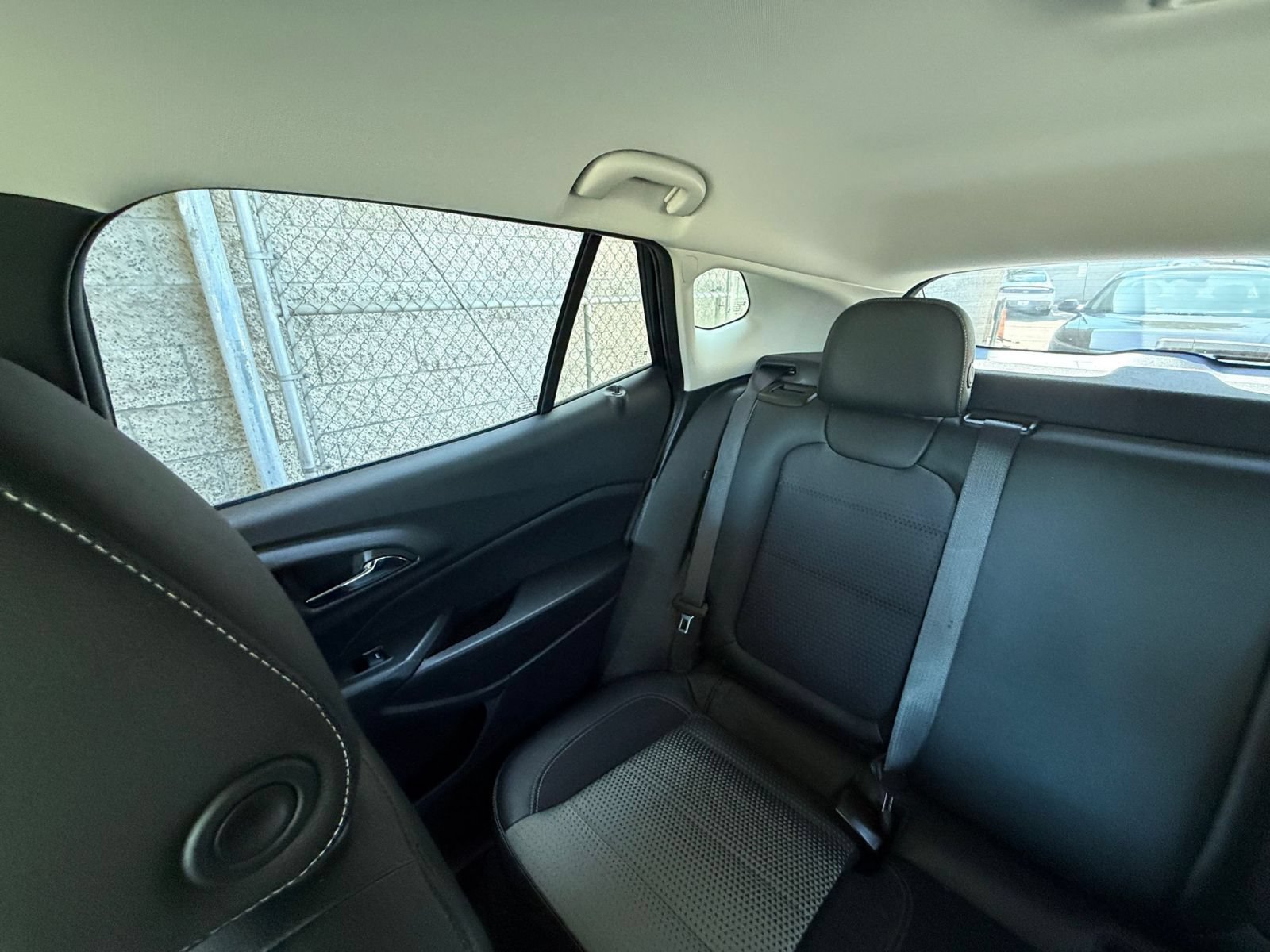 Used 2025 Chevrolet Trax LT FWD image 38