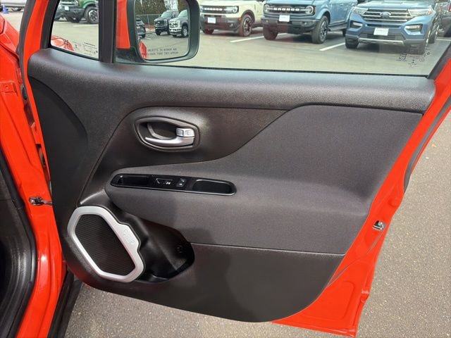 Used 2020 Jeep Renegade Latitude w/ Cold Weather Group image 10