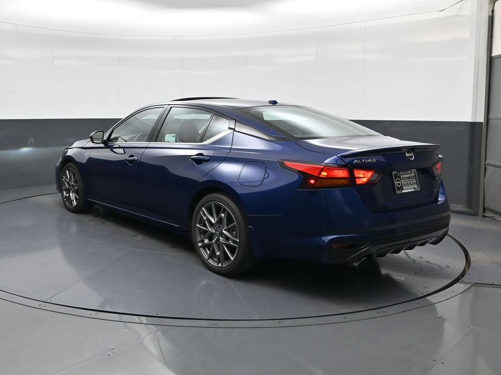 Used 2024 Nissan Altima 2.0 SR FWD image 5