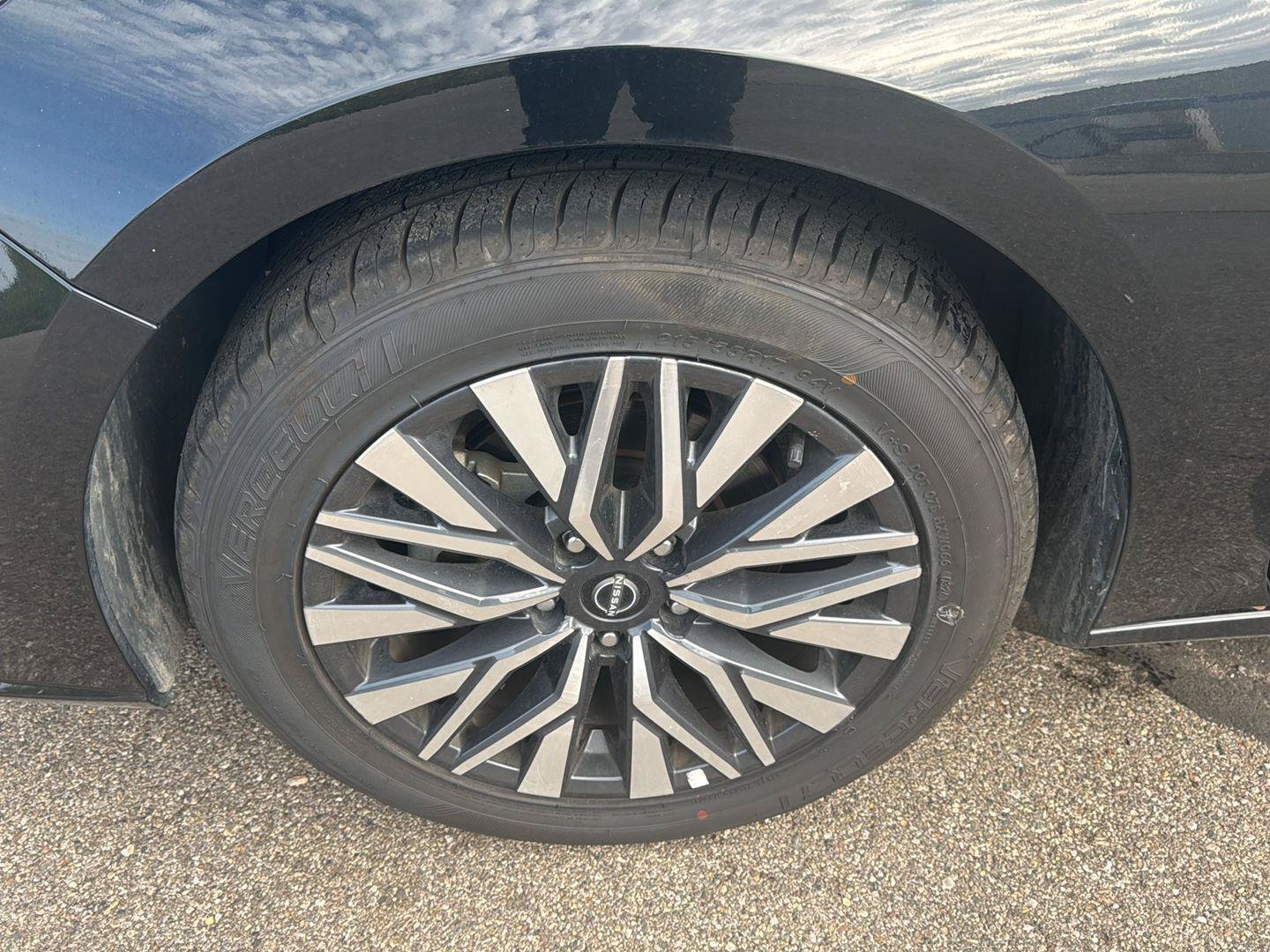 Used 2025 Nissan Altima 2.5 SV FWD image 9