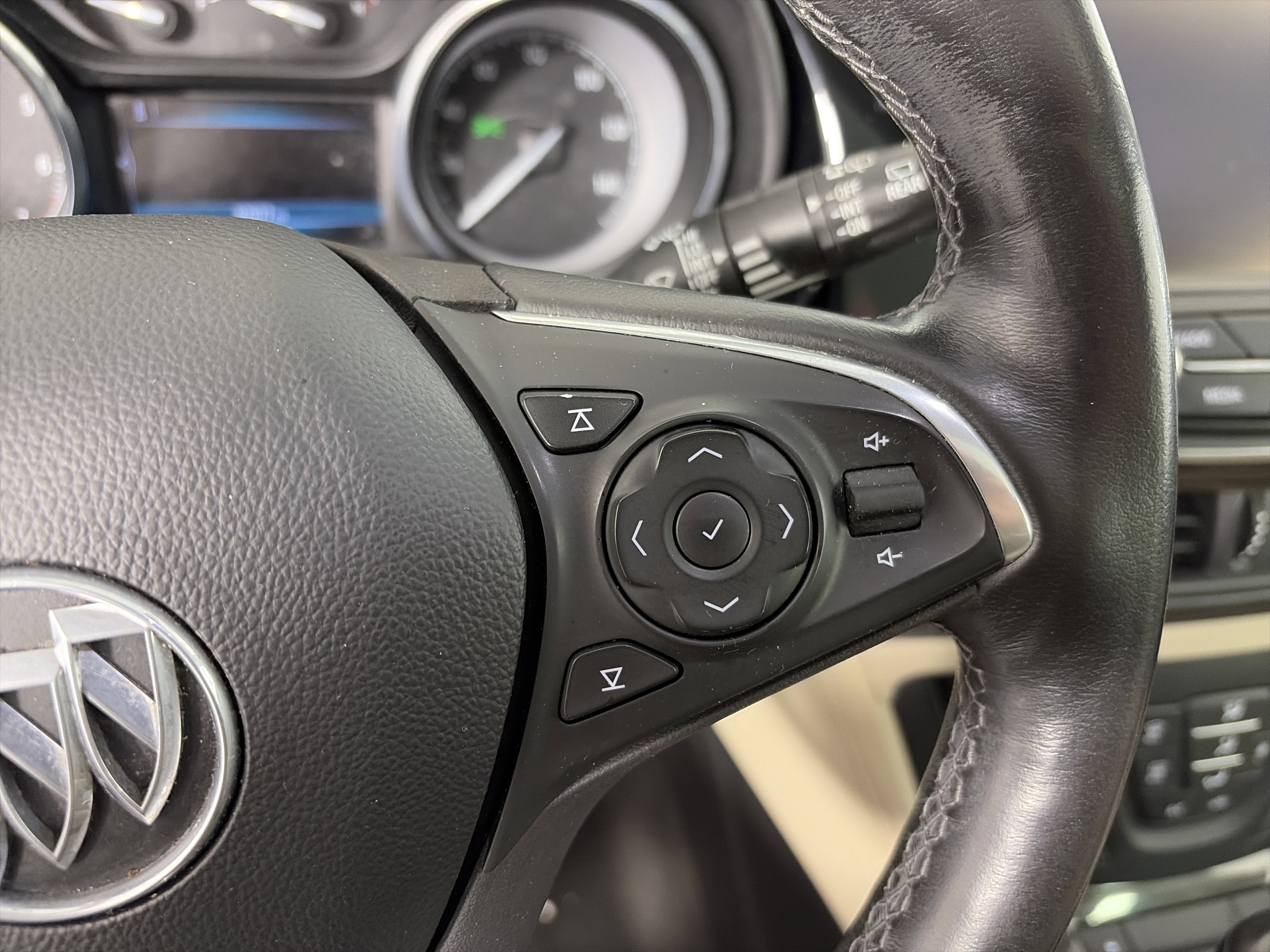 Used 2019 Buick Envision Essence image 29