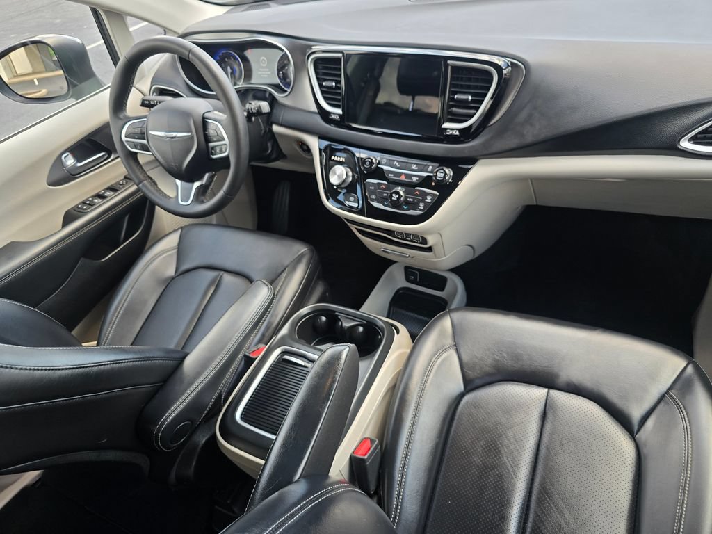 Used 2023 Chrysler Pacifica Touring-L FWD image 15