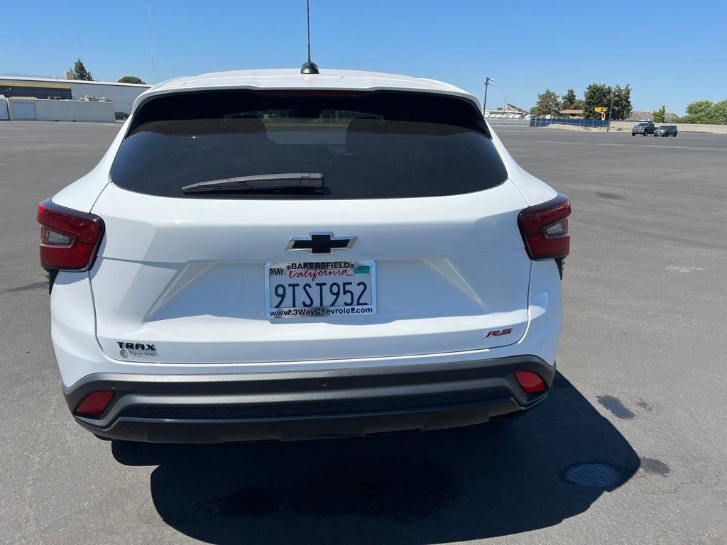 Used 2025 Chevrolet Trax RS w/ Sunroof Package FWD image 6