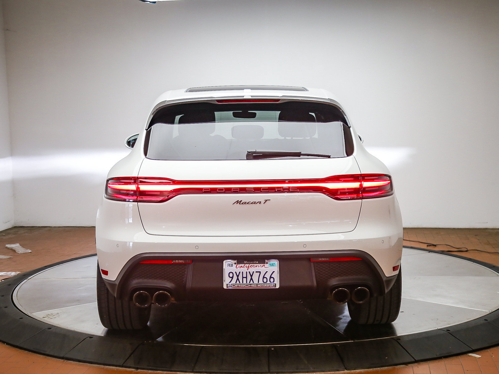 Certified 2026 Porsche Macan Turbo AWD/4WD image 7