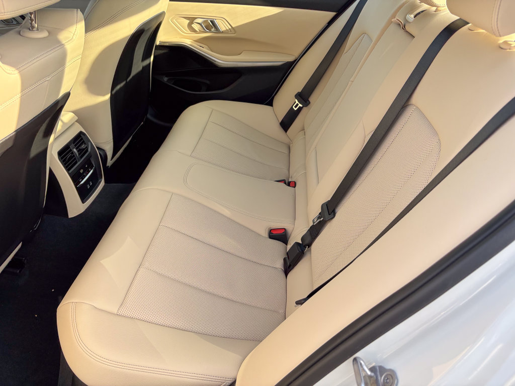 New 2026 BMW 330i xDrive Sedan w/ Premium Package AWD/4WD image 27