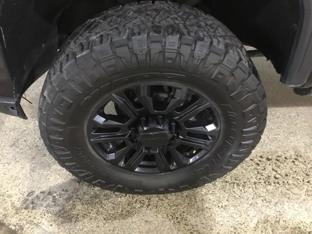 Used 2021 GMC Sierra 2500 Denali w/ Denali Black Diamond Edition image 12