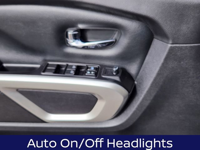 Used 2019 Nissan Titan SV w/ SV Convenience Package AWD/4WD image 12