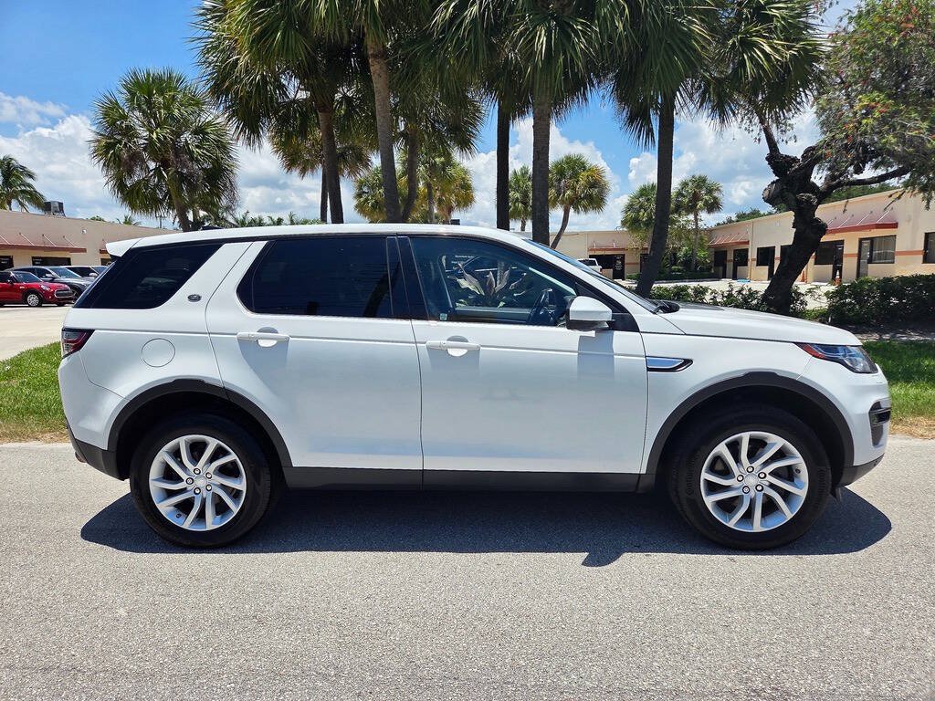 Used 2017 Land Rover Discovery Sport HSE AWD/4WD image 6