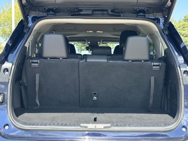 Used 2021 Toyota Highlander XLE AWD/4WD image 33
