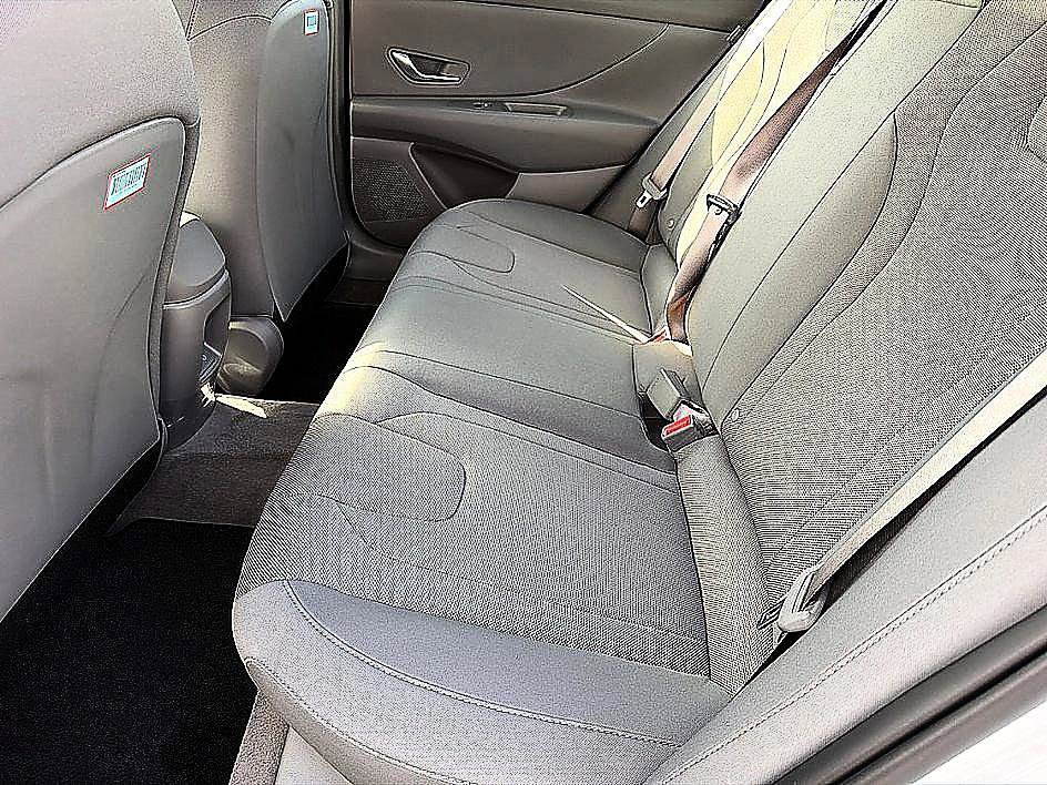 New 2026 Hyundai Elantra SE FWD image 7