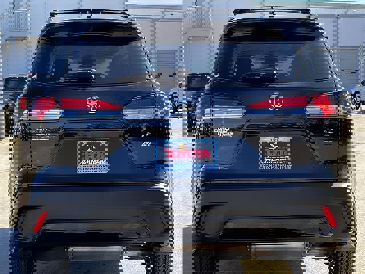 Used 2023 Toyota Corolla Cross LE image 5