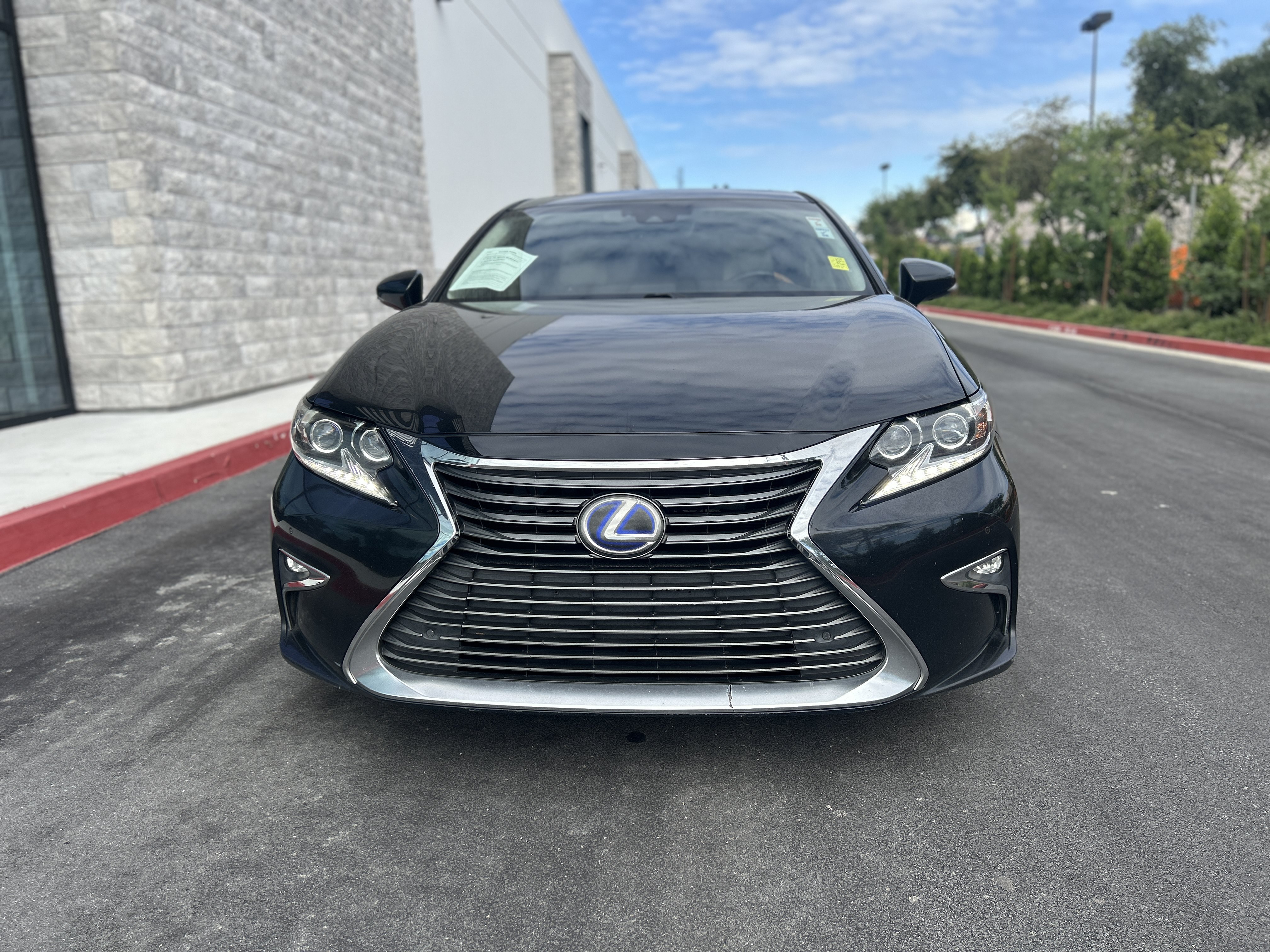 Used 2017 Lexus ES 300h w/ Navigation System Package FWD image 2