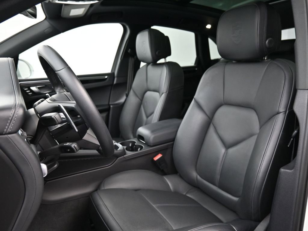 Certified 2023 Porsche Macan S AWD/4WD image 5