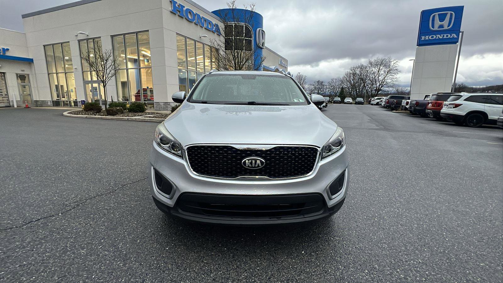 Used 2017 Kia Sorento LX image 9
