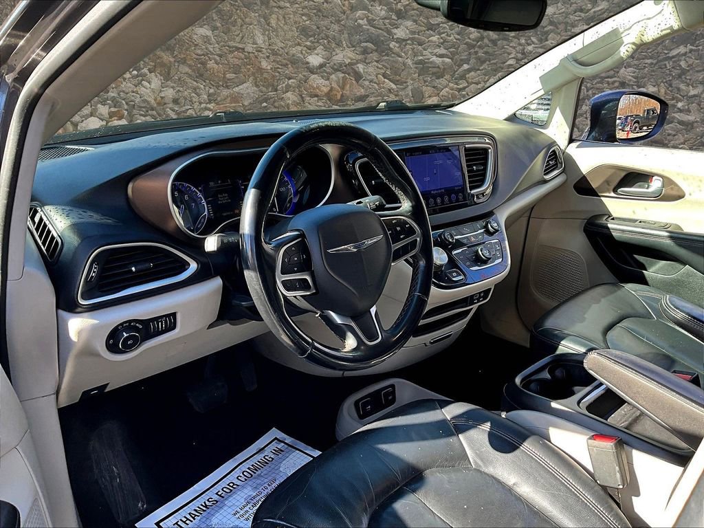 Used 2017 Chrysler Pacifica Touring-L image 11