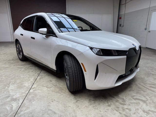 Used 2026 BMW iX xDrive45 image 7