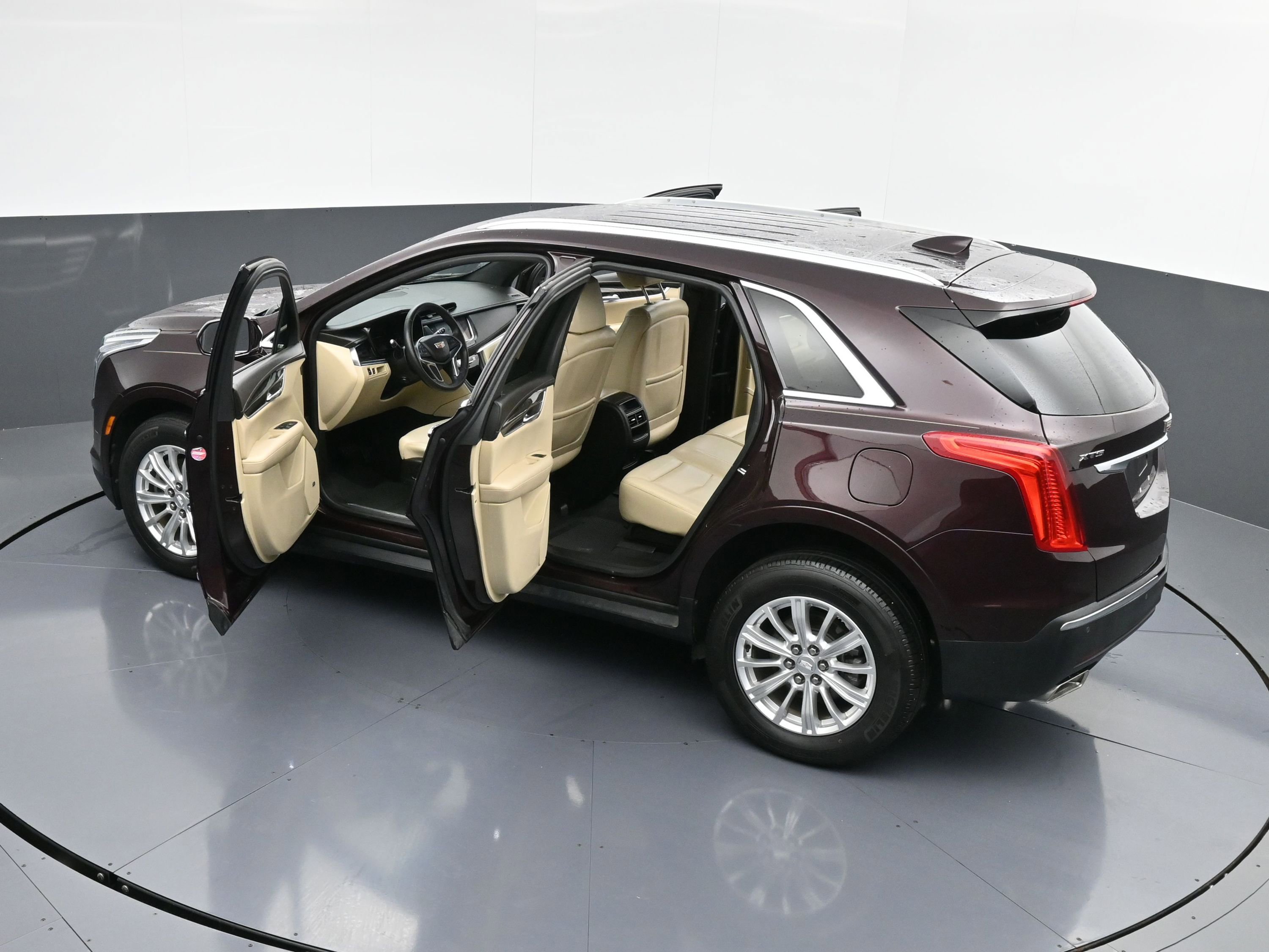 Used 2018 Cadillac XT5 FWD image 41