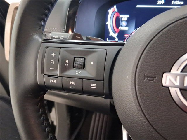 Used 2024 Nissan Pathfinder Platinum w/ Black Appearance Package image 23