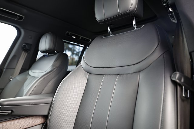 New 2025 Land Rover Range Rover Long Wheelbase SE image 26