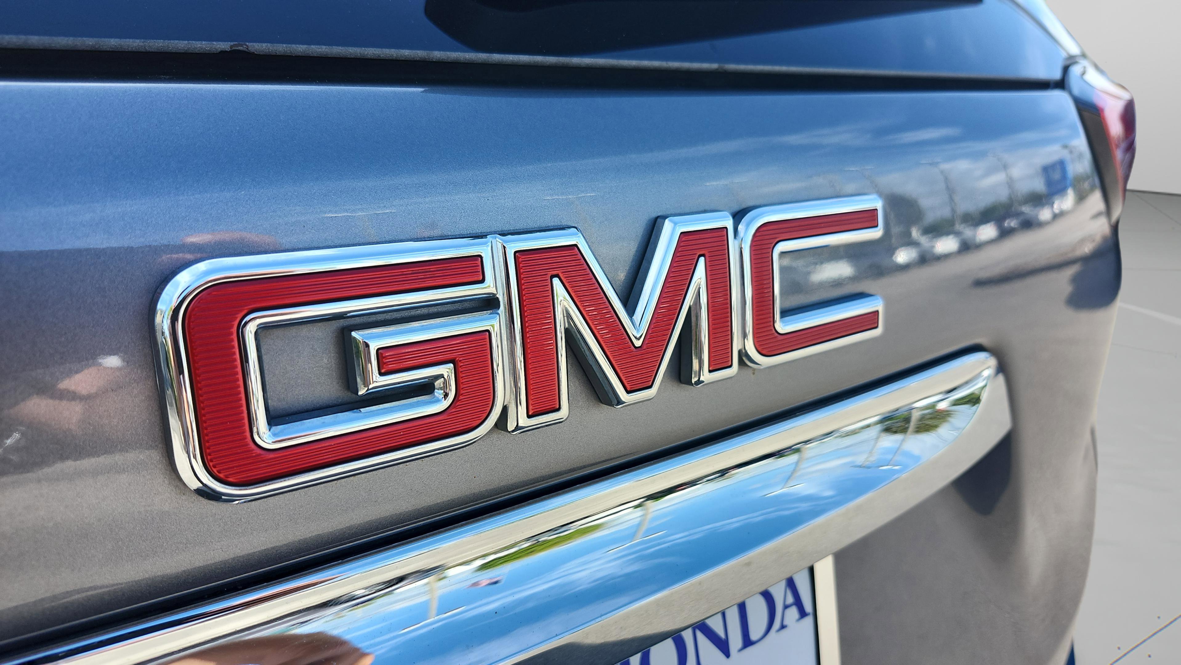 Used 2021 GMC Terrain SLT image 16