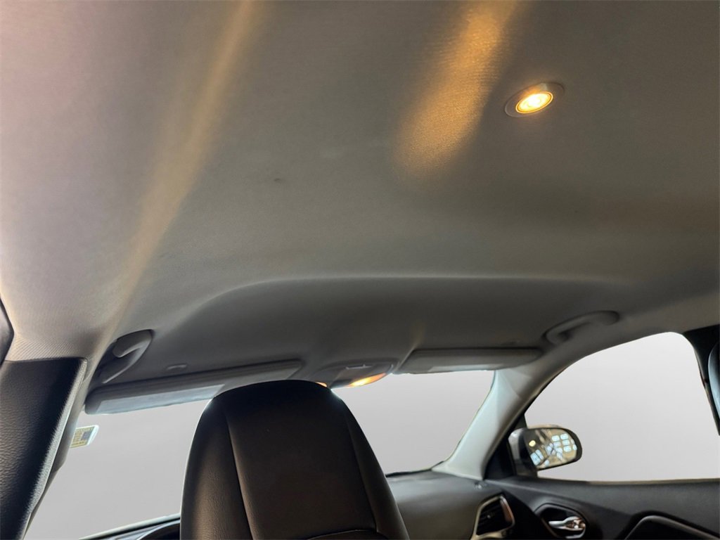 Used 2019 Jeep Cherokee Latitude Plus w/ Cold Weather Group image 23