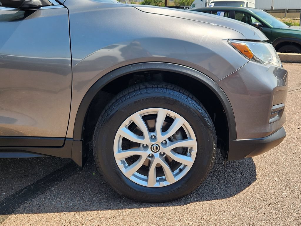 Used 2017 Nissan Rogue SV w/ SV Premium Package AWD/4WD image 29